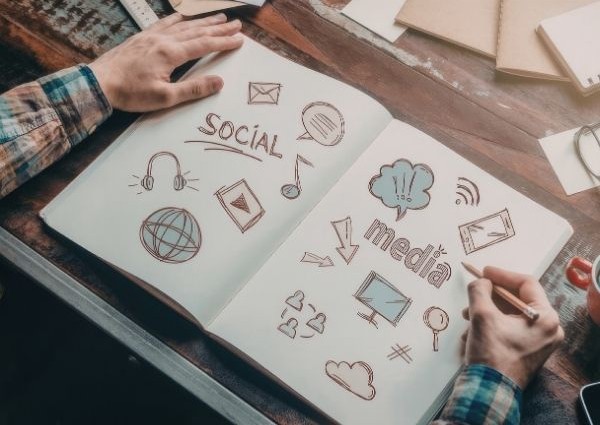 DM 600 x 600 - social media book